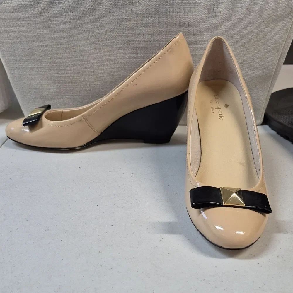 Kate Spade 8.5 Beige and Black Wedge Shoes - New